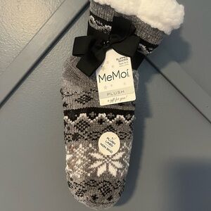 MeMoi Gray Plush Slipper Socks